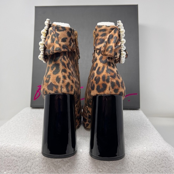 Betsey Johnson women’s Idris platform Embellished Buckle sash bootie size 5 - Picture 4 of 13